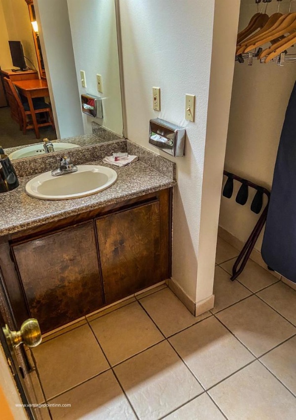 Vantage Point Inn - Woodland Hills image 15