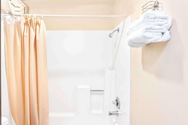 Vantage Point Inn - Woodland Hills image 22