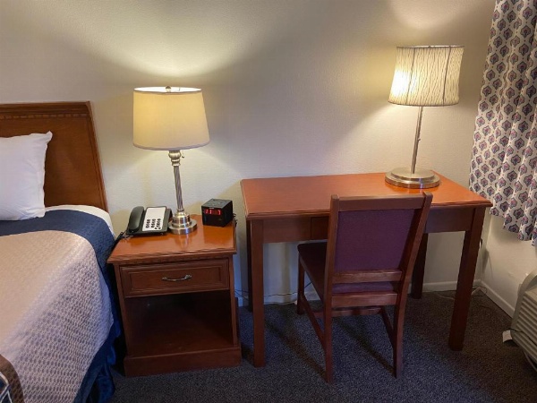 Vantage Point Inn - Woodland Hills image 25