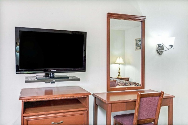 Vantage Point Inn - Woodland Hills image 27