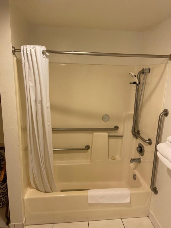 Vantage Point Inn - Woodland Hills image 28